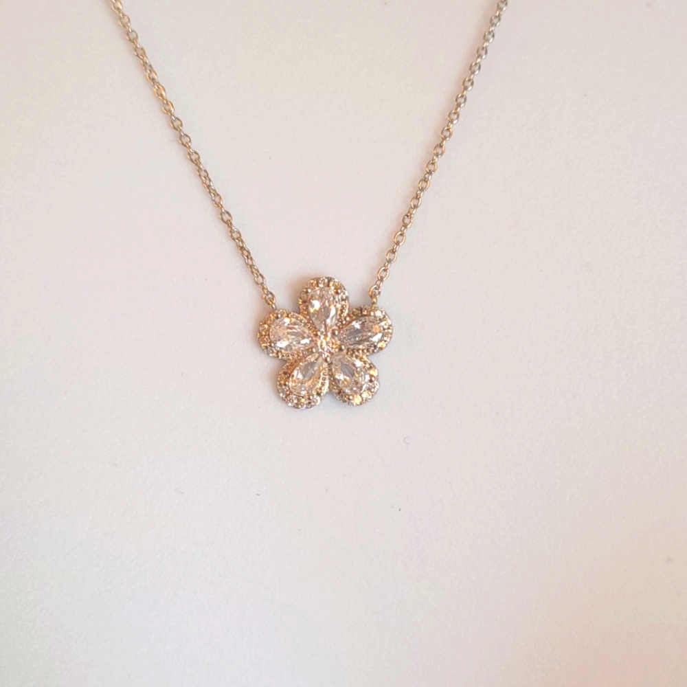 Charmed Aroma Flower Necklace